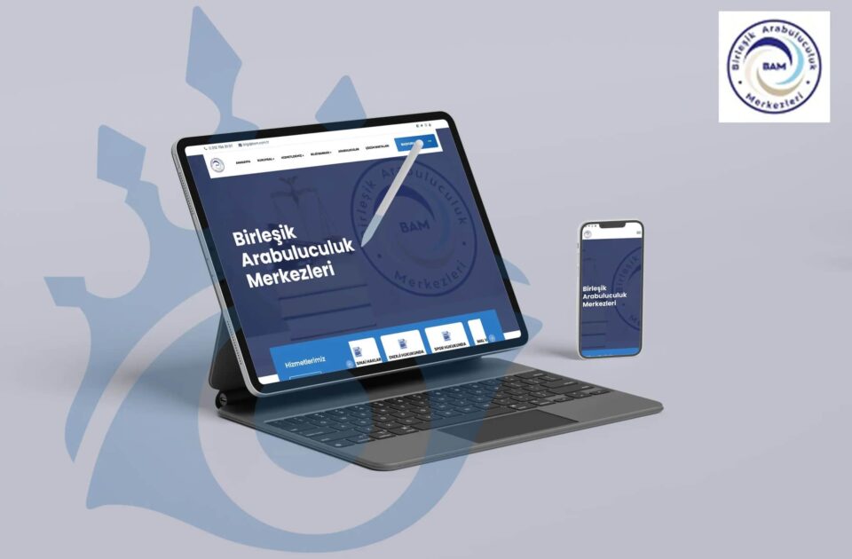 Birleşik Arabuluculuk Merkezleri web sitesi tanıtım görseli – mavi arayüz tablet ve mobil cihazlarda görüntüleniyor.